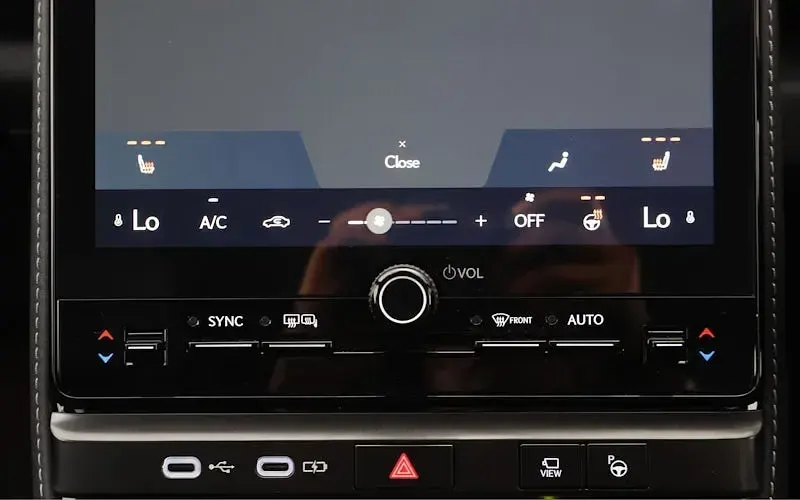Used Lexus LBX 136 HP (100 kW) 2024 Red SUV