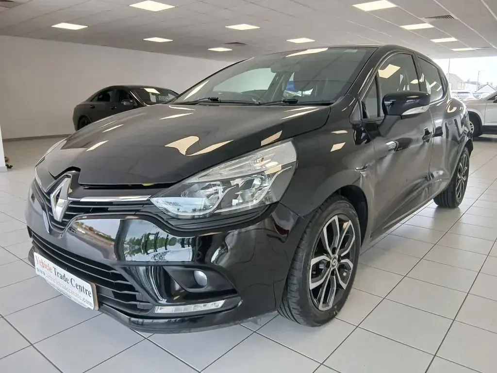 Used Renault Clio IV Play 75 HP (55 kW) 2018 Black Hatchback