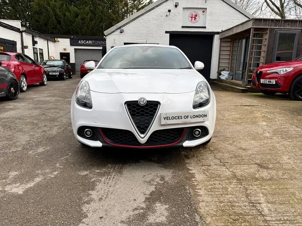 Used Alfa Romeo Giulietta 120 HP (88 kW) 2019 White Hatchback