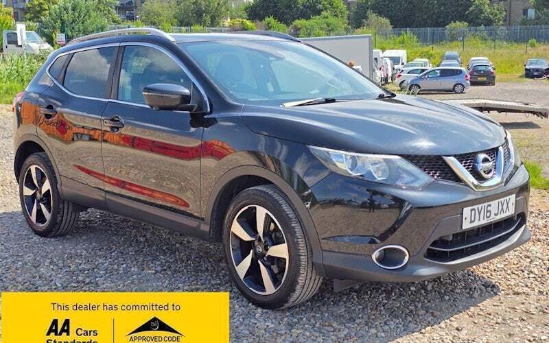 Black Used 2015 Nissan Qashqai N-TEC SUV | £9,380 (Good price) - Image 1/4