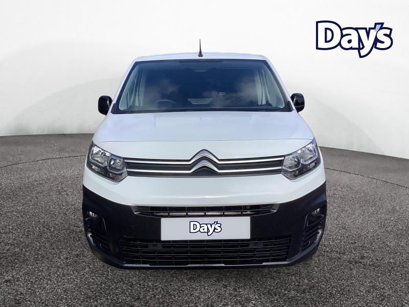 Used Citroën Berlingo 100 HP (73 kW) 2022 White MPV