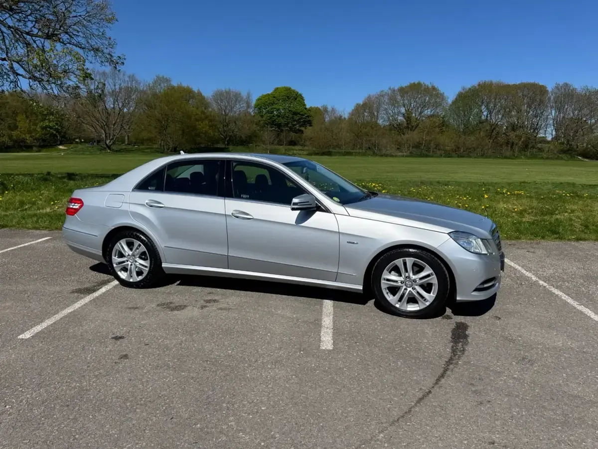 Begagnad Mercedes E220 Executive 2012 Silver Sedan