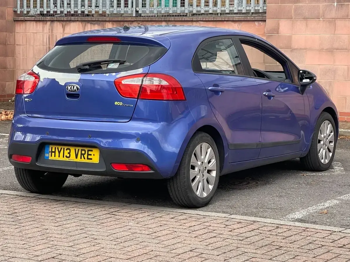 Used Kia Rio 107 HP (78 kW) 2013 Blue Hatchback