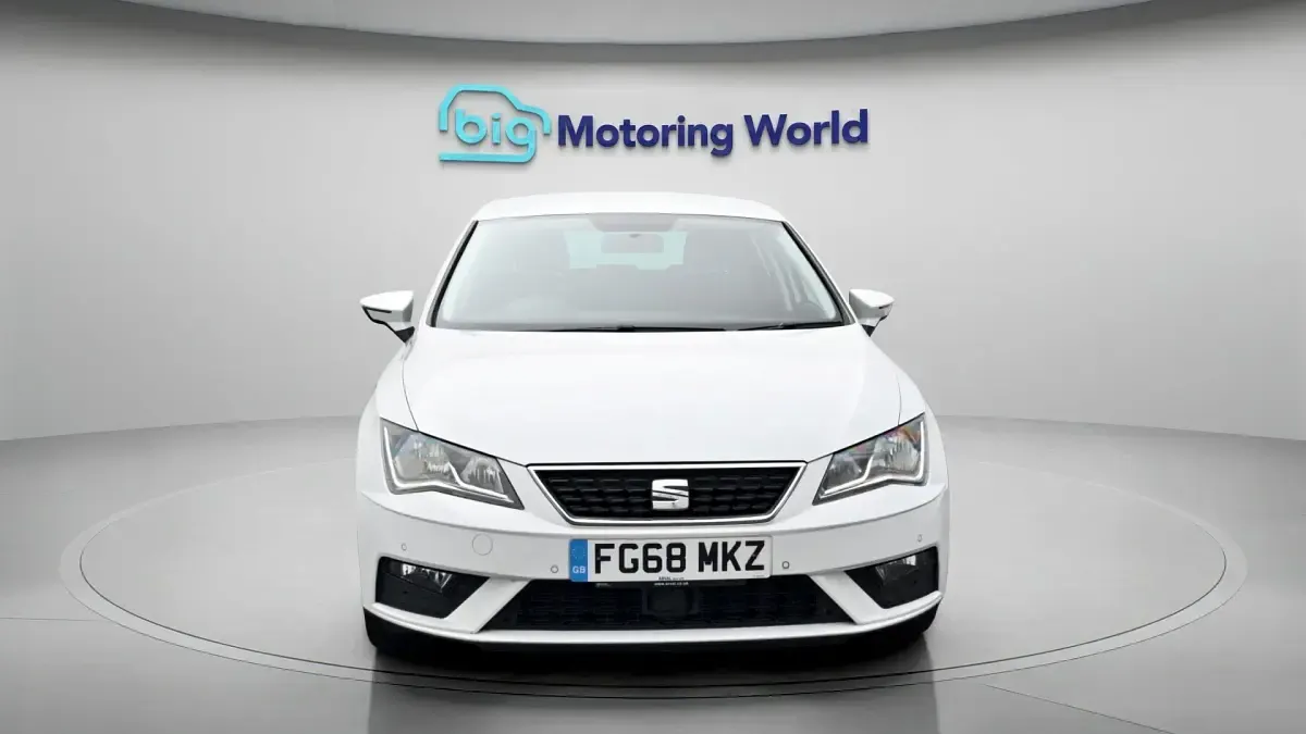 Used Seat Leon SE Dynamic 115 HP (84 kW) 2018 White Hatchback