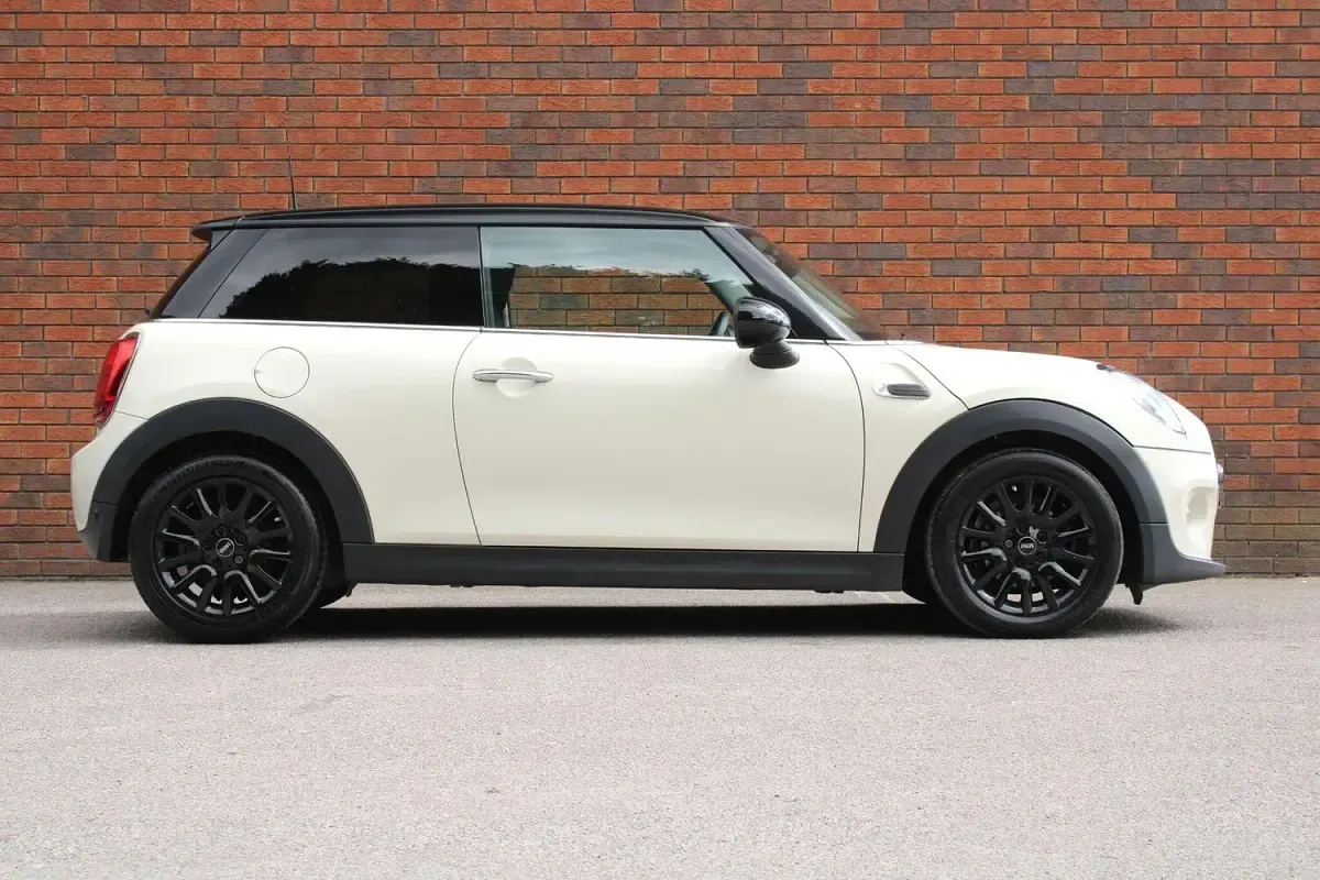 Used Mini Cooper Hatch 2018 White Hatchback