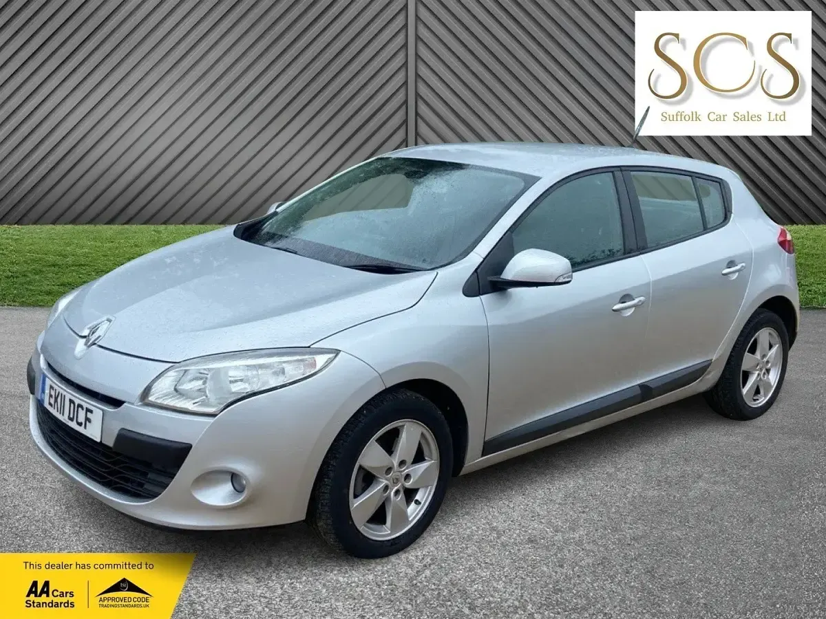 Used Renault Mégane Dynamique 2011 Silver Hatchback
