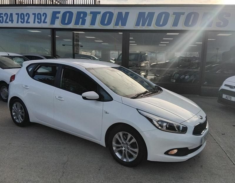 White Used 2015 Kia Ceed Hatchback | £5,495 (A bit pricey) - Image 1/4