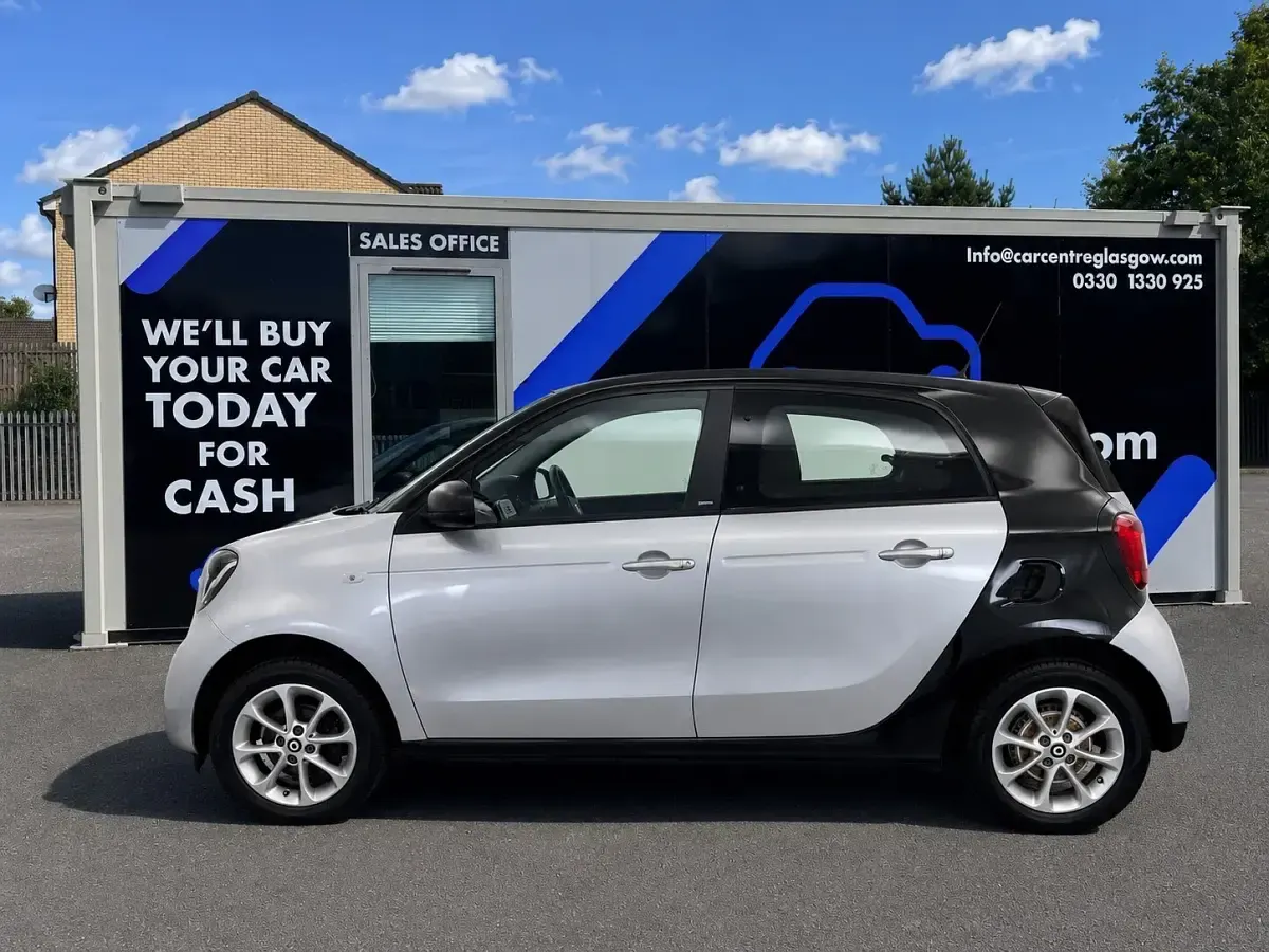 Used Smart ForFour Passion 71 HP (52 kW) 2017 Black Hatchback