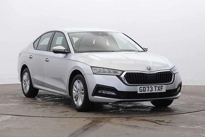 Brilliant silver metallic Used 2024 Skoda Octavia SE Technology Hatchback | £19,200 (Fair price) - Image 1/4