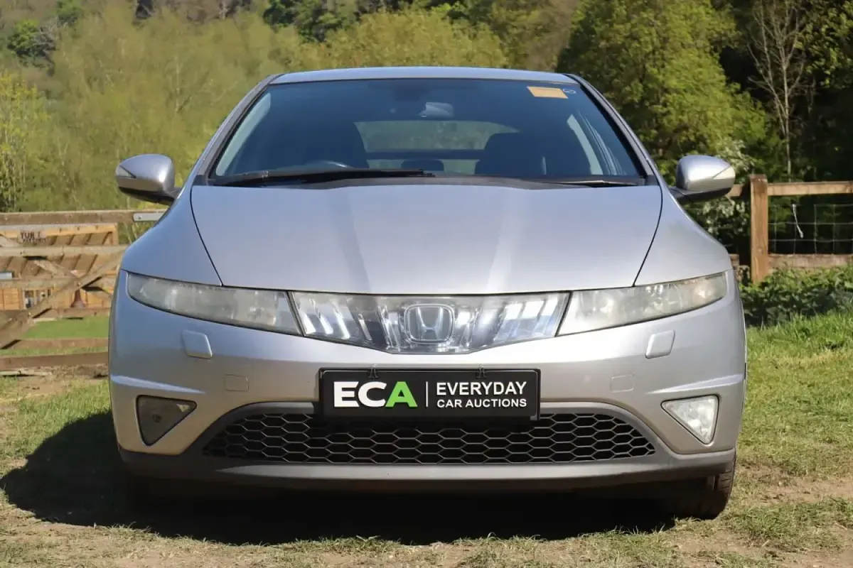 Begagnad Honda Civic EX 138 HK (101 kW) 2007 Silver Halvkombi