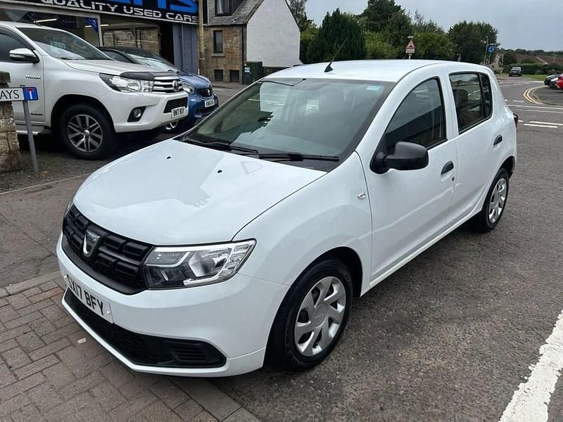 Used Dacia Sandero Ambiance 75 HP (55 kW) 2017 White Hatchback