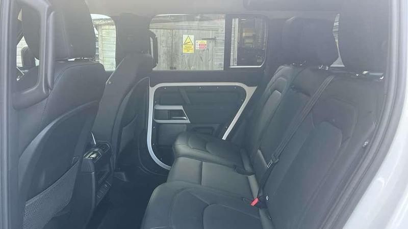 Używany Land Rover Defender SE 249 KM (183 kW) 2022 Biały SUV