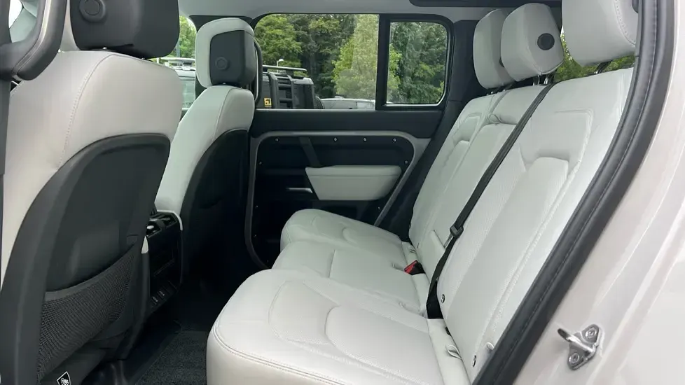 Used Land Rover Defender HSE Dynamic 350 HP (257 kW) 2026 Metallic  borasco grey SUV