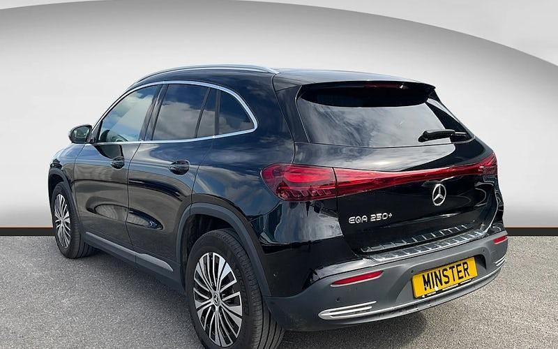 Begagnad Mercedes EQA250+ Night 139 kW (190 HK) 2023 Svart SUV