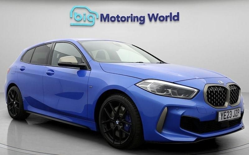 Begagnad BMW M135 M Sport 306 HK (225 kW) 2023 Halvkombi