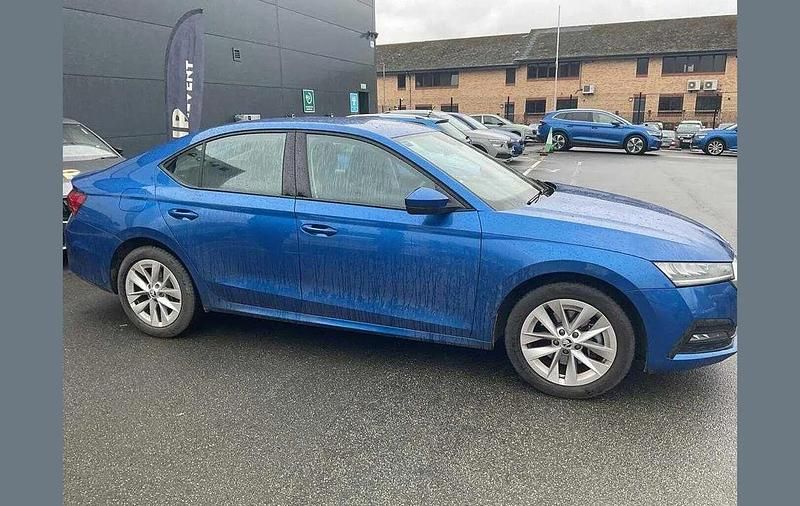 Used Skoda Octavia SE Technology 200 HP (147 kW) 2023 Blue Hatchback