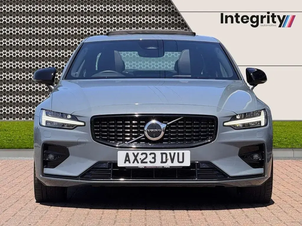 Used Volvo S60 Ultimate 250 HP (183 kW) 2023 Grey Sedan
