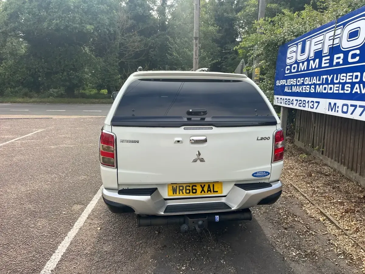 Used Mitsubishi L200 2016 White Pickup