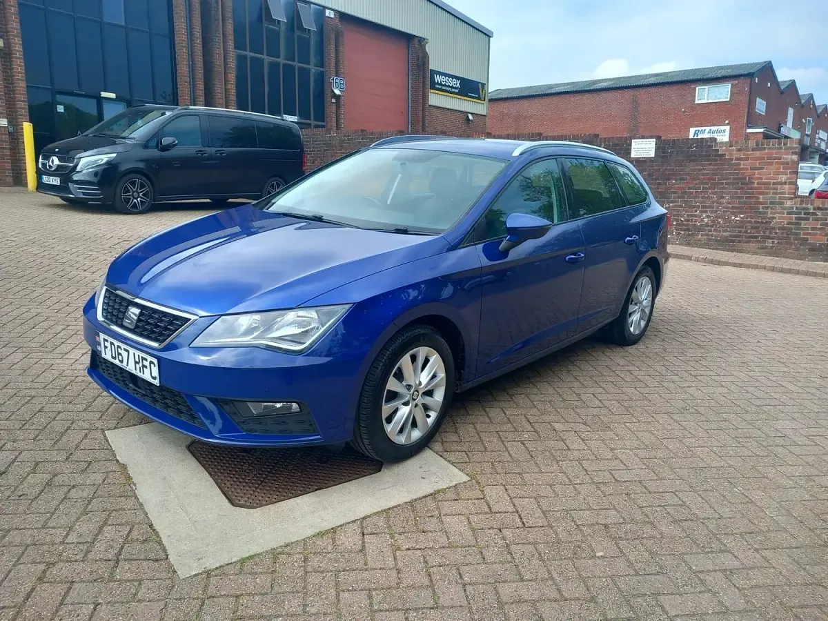 Used Seat Leon ST SE Technology 115 HP (84 kW) 2017 Blue Estate