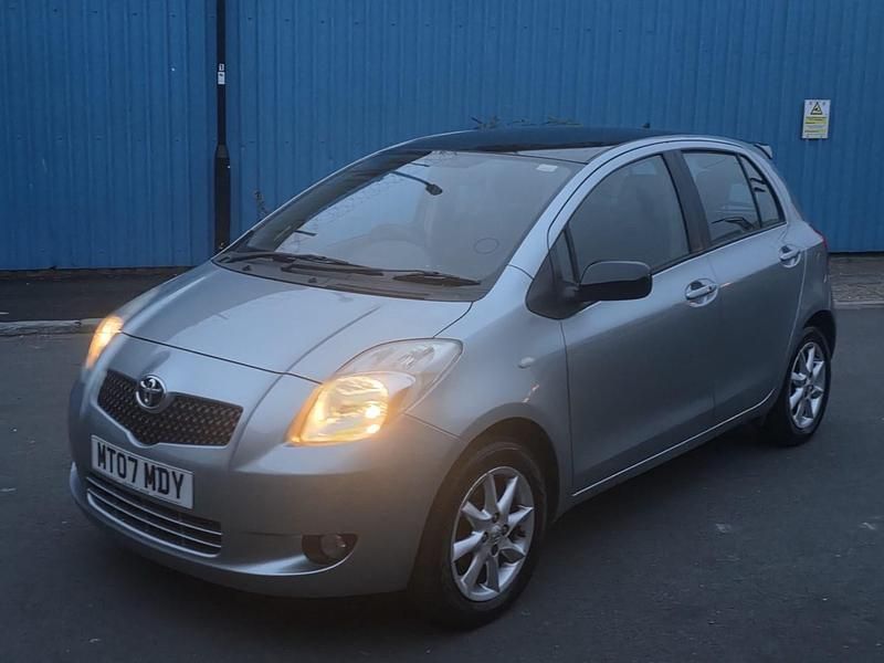 Used Toyota Yaris SR 85 HP (62 kW) 2007 Silver Hatchback