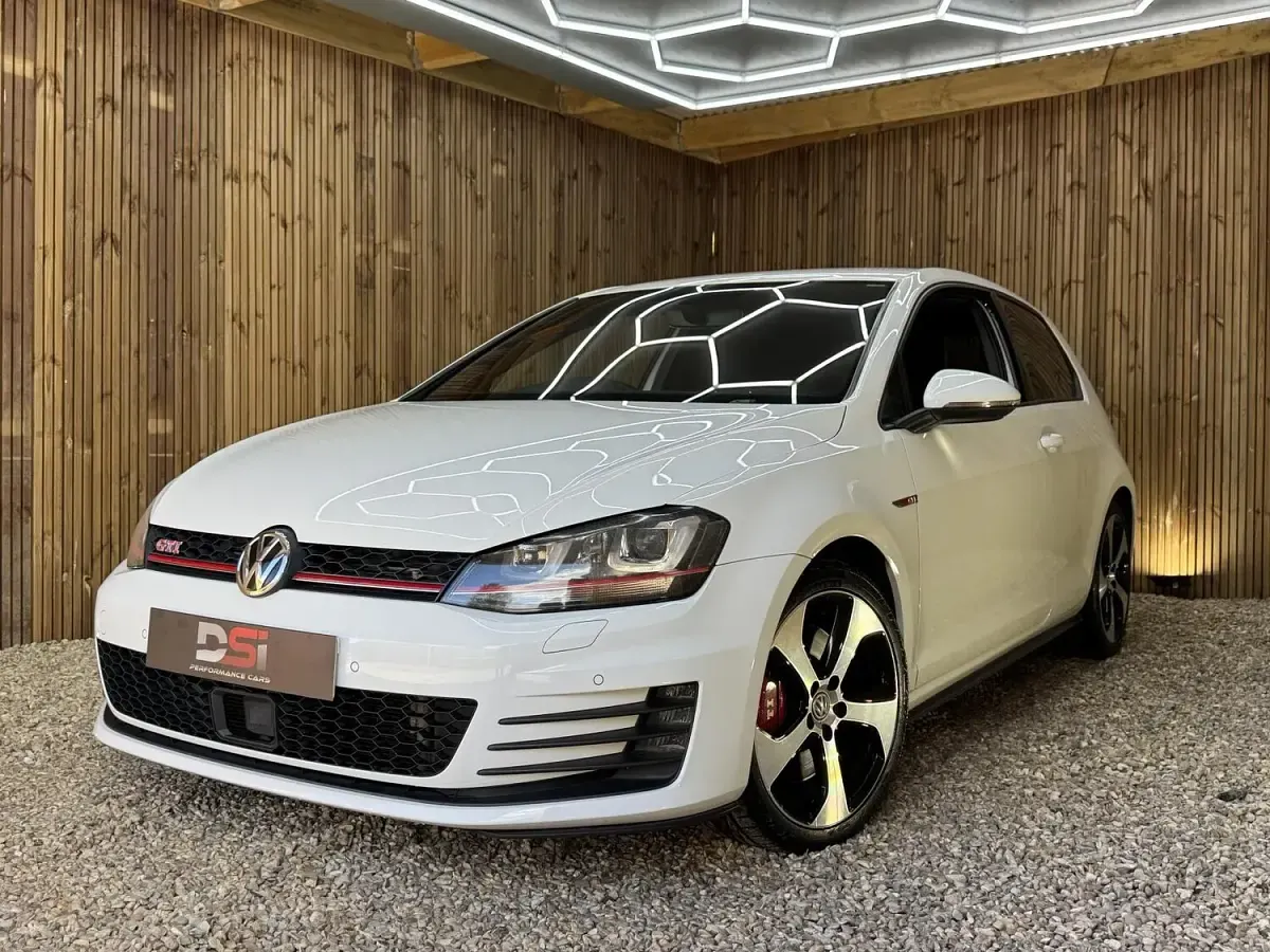 Used VW Golf VII GTI 230 HP (169 kW) 2017 White Hatchback