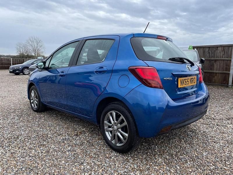 Used Toyota Yaris 2015 Blue Hatchback