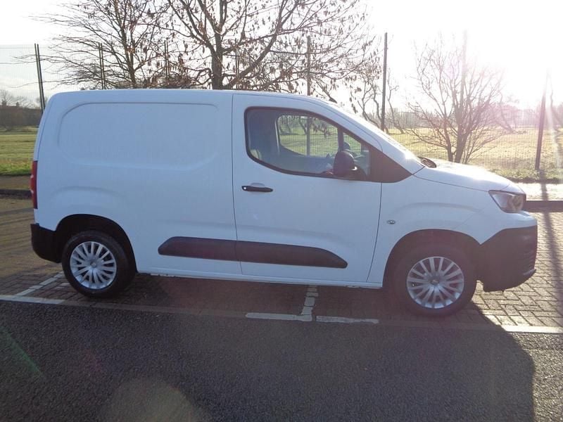 Second-hand Peugeot Partner 131 CP (96 kW) 2021 Alb Monovolum