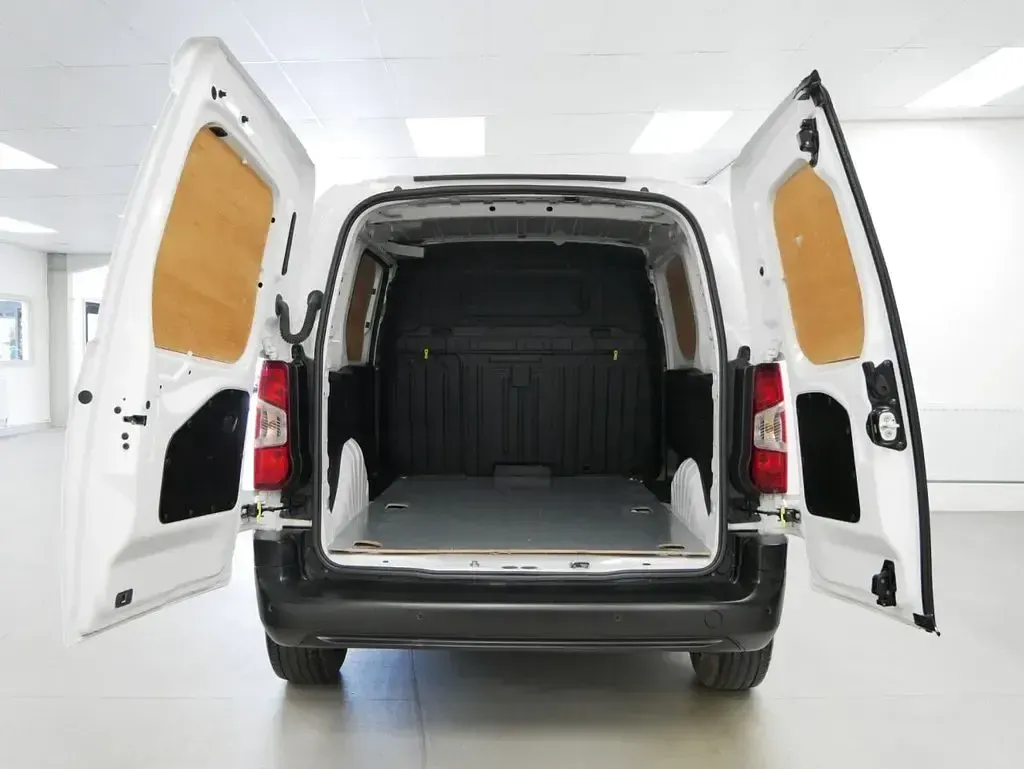 Used Citroën Berlingo 100 HP (73 kW) 2024 White MPV