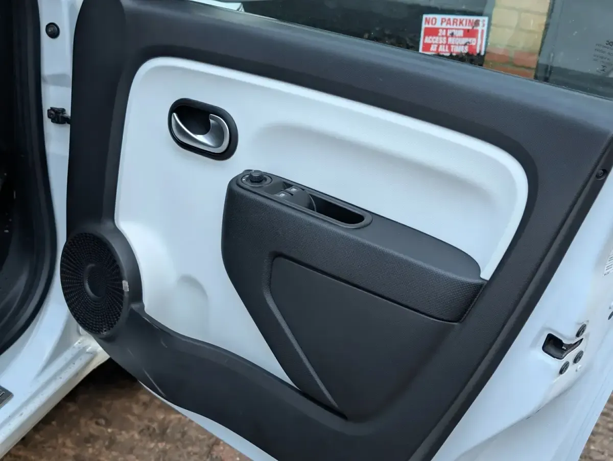 Used Renault Twingo Dynamique 70 HP (51 kW) 2015 White Hatchback