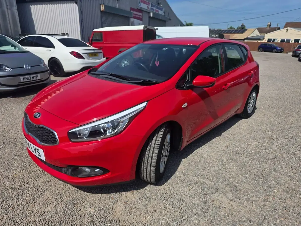 Używany Kia Ceed 2014 Czerwony Hatchback