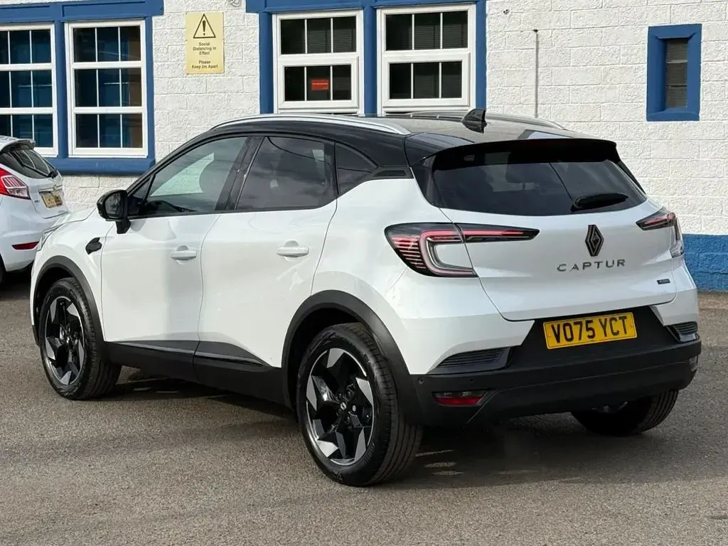 New Renault Captur Techno 2025 White/black SUV