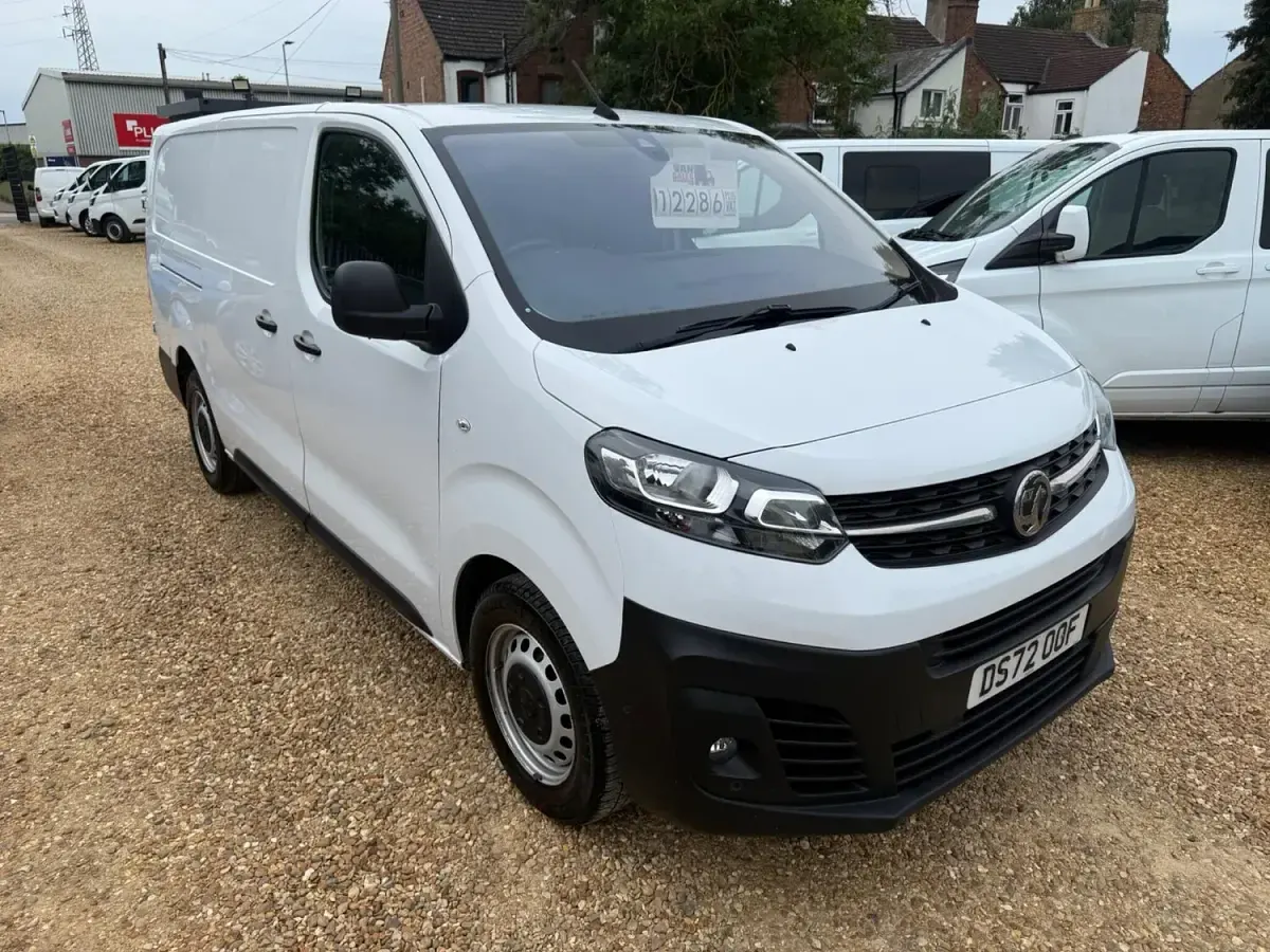 Used Vauxhall Vivaro S 150 HP (110 kW) 2020 White MPV