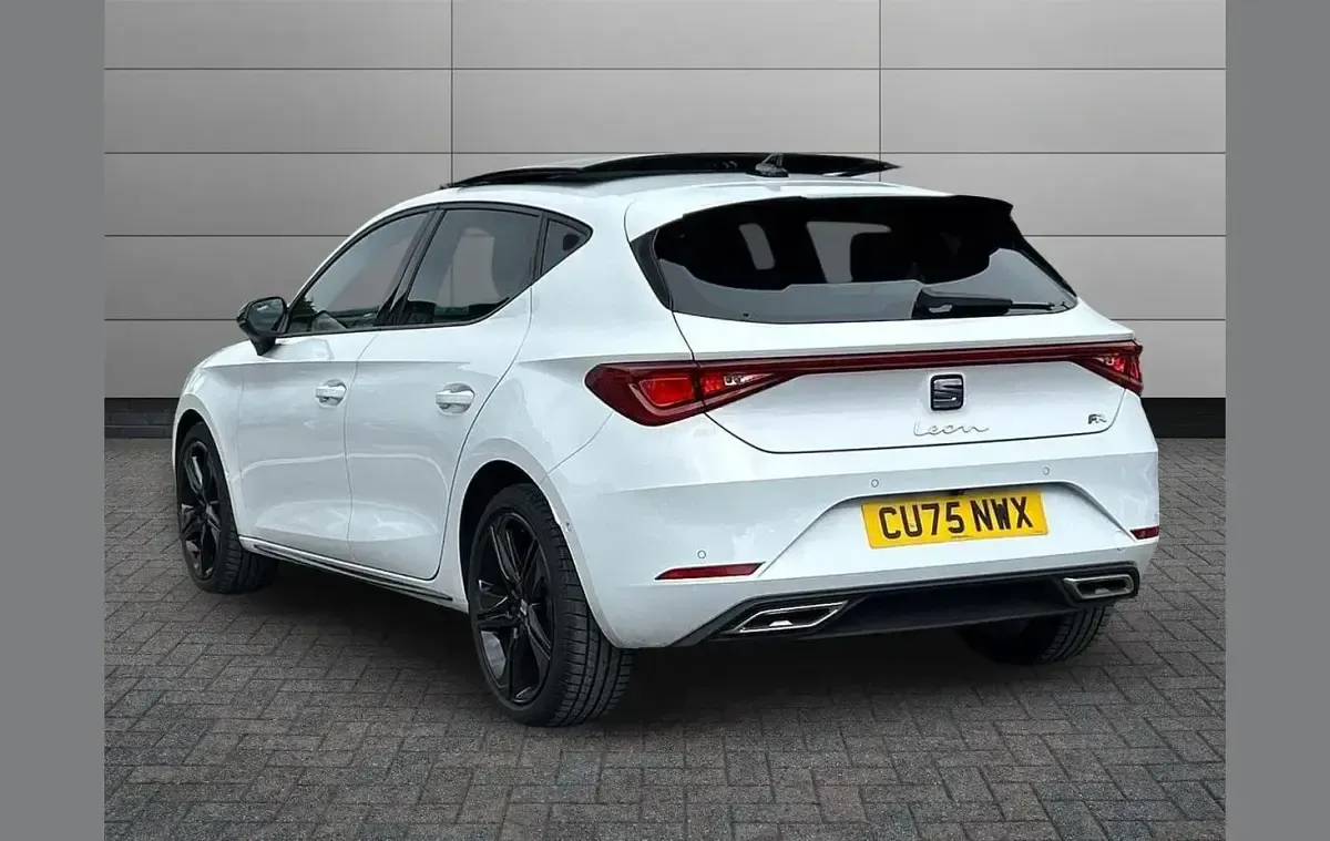 Used Seat Leon Black Edition 272 HP (200 kW) 2025 White Hatchback
