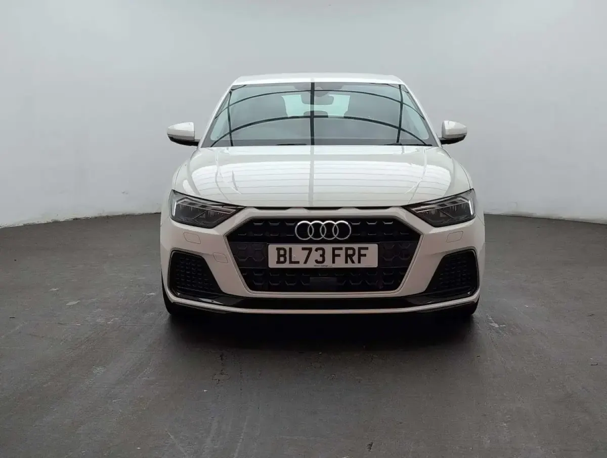 Used Audi A1 Sportback Sport 95 HP (69 kW) 2023 White Hatchback