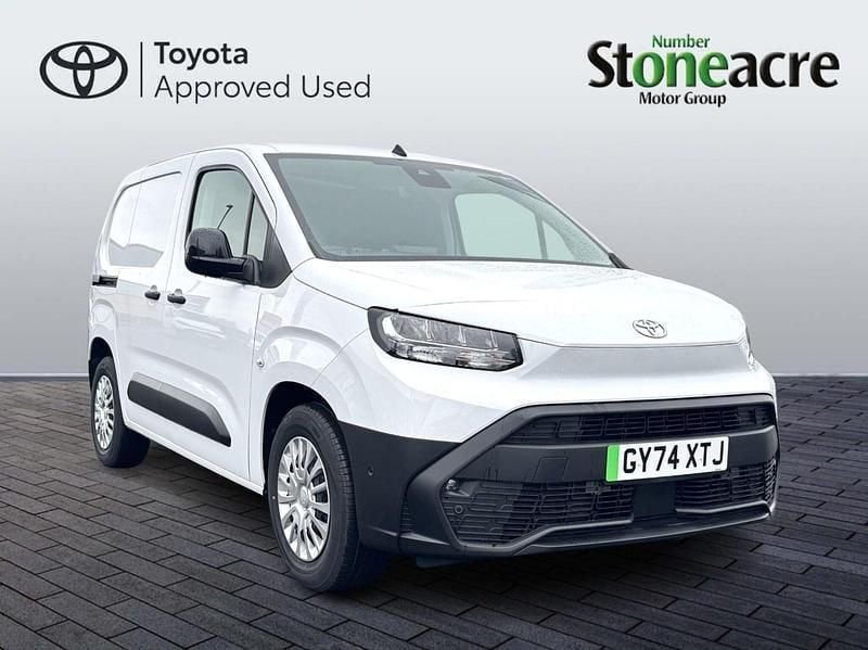 Used Toyota Proace 50 kW (68 HP) 2024 White MPV