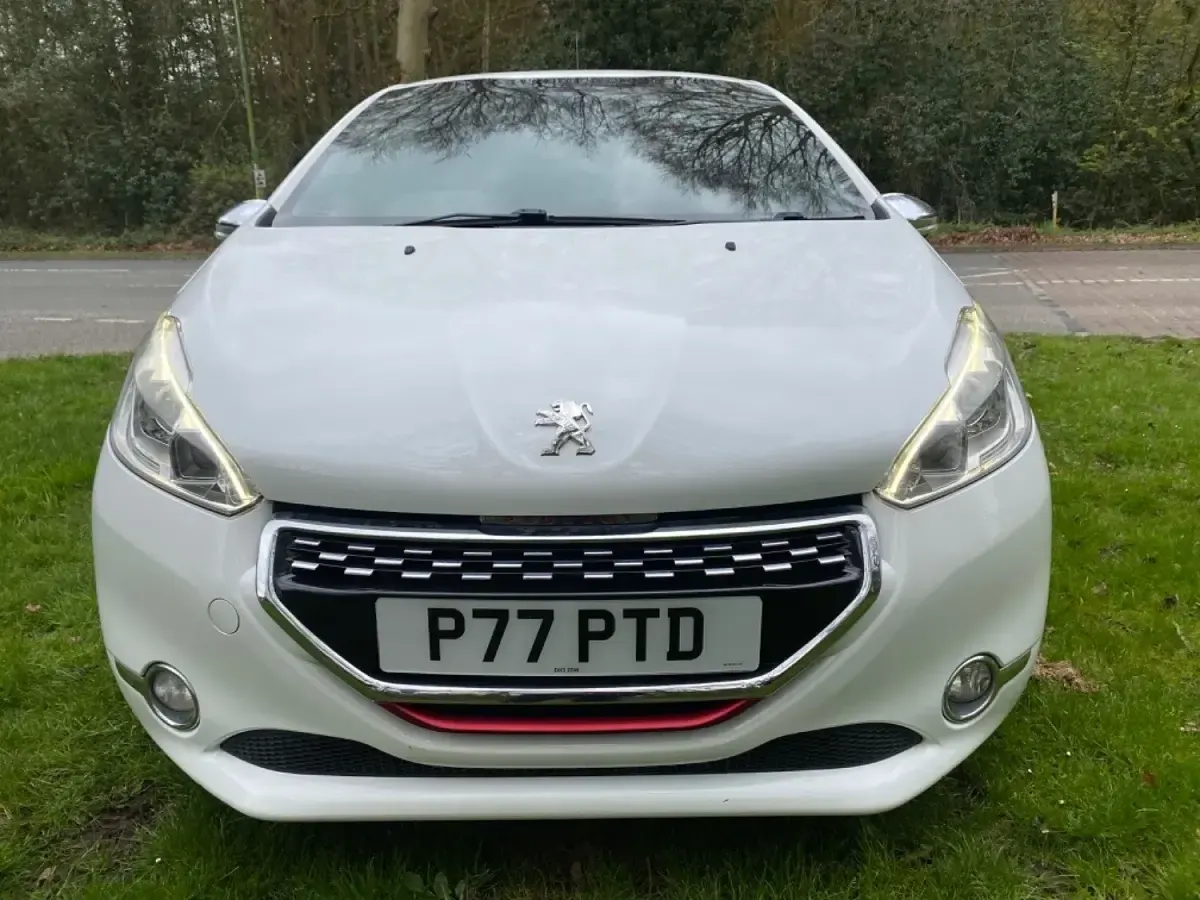 Used Peugeot 208 GTi 2013 White Hatchback