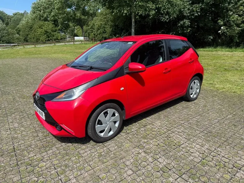 Used Toyota Aygo X-play 68 HP (50 kW) 2014 Red Hatchback