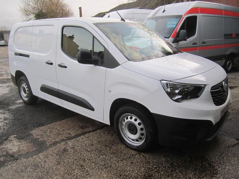 Used Vauxhall Combo 100 HP (73 kW) 2021 White MPV