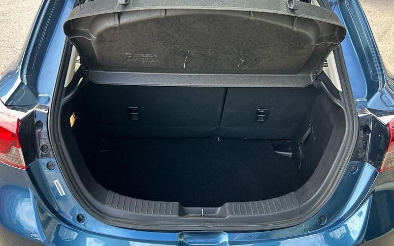 Used Mazda 2 75 HP (55 kW) 2023 Blue Hatchback