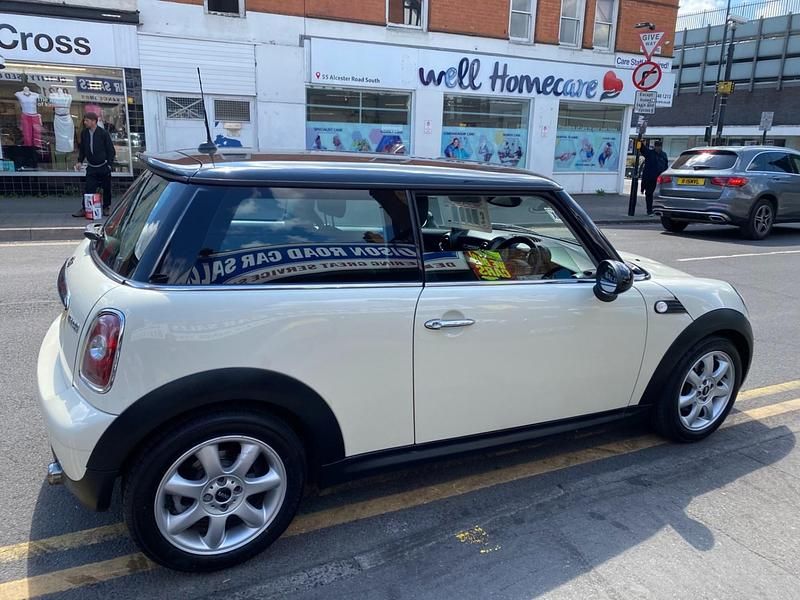 Used Mini Cooper Hatch 2010 White Hatchback