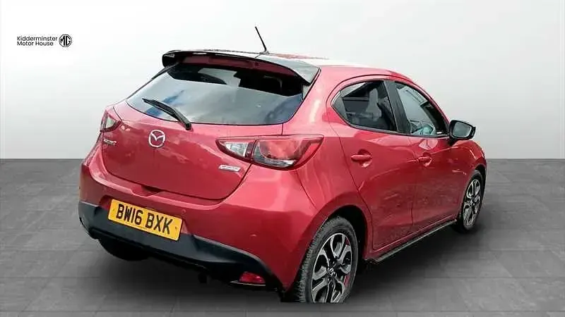 Używany Mazda 2 Inclusive 90 KM (66 kW) 2016 Czerwony Hatchback