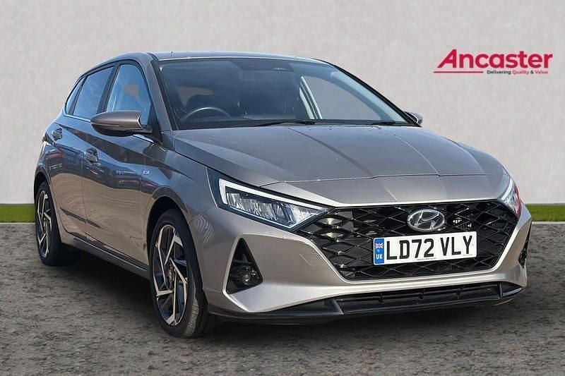 Used Hyundai i20 Premium 100 HP (73 kW) 2022 Bronze Hatchback