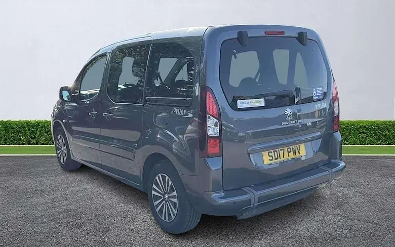 Used Peugeot TePee Allure 99 HP (72 kW) 2016 Estate