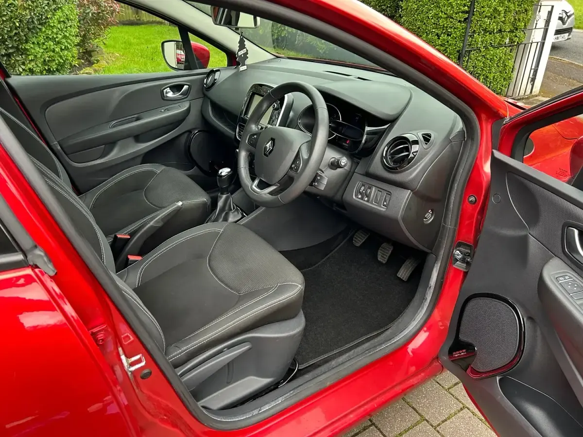 Used Renault Clio Dynamique 2017 Red Hatchback