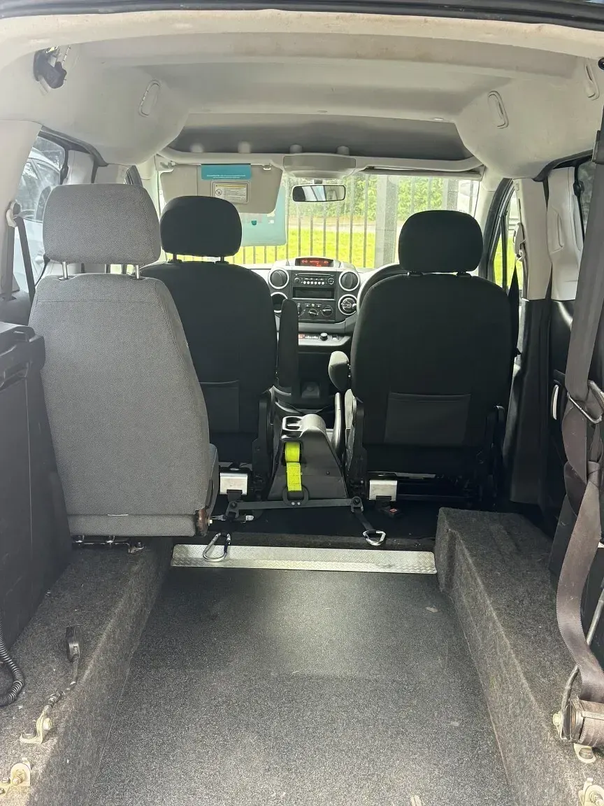Used Peugeot TePee Access 92 HP (67 kW) 2013 Blue MPV