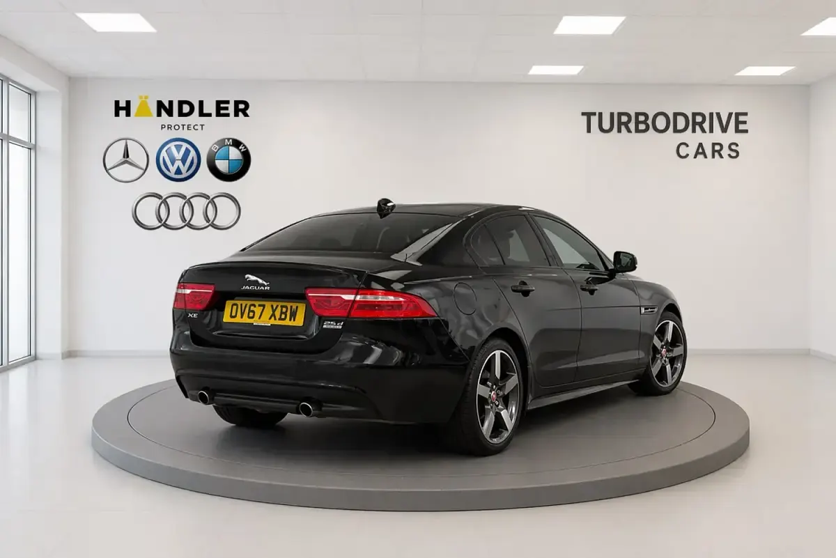 Begagnad Jaguar XE R-Sport 249 HK (183 kW) 2017 Svart Sedan