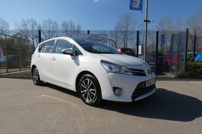 White Used 2015 Toyota Verso MPV | £6,495 (Expensive) - Image 1/4