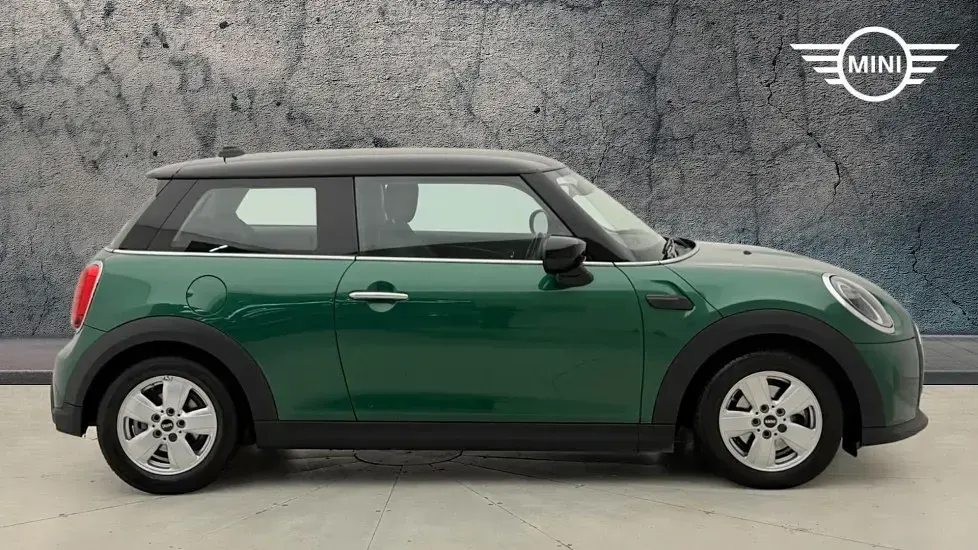 Used Mini Cooper Classic 134 HP (98 kW) 2021 Green Hatchback