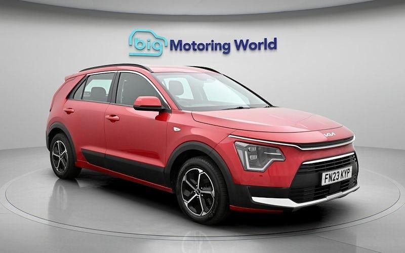 Begagnad Kia Niro 141 HK (103 kW) 2023 Röd SUV