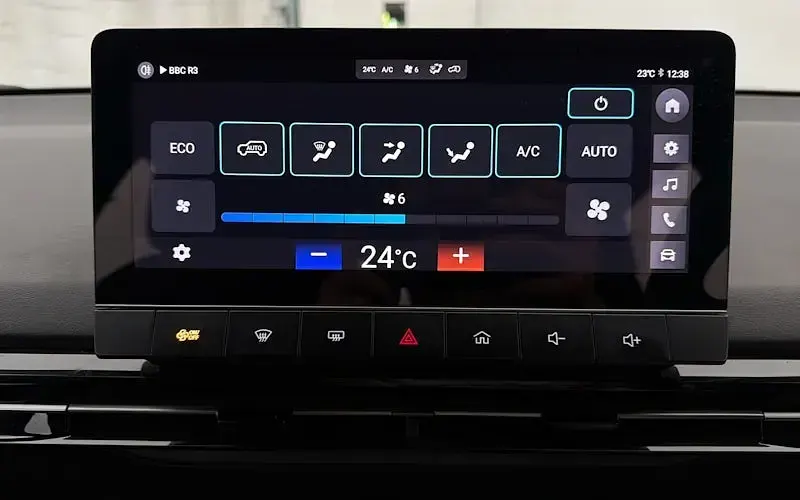 Used MG MG4 EV SE 150 kW (204 HP) 2023 Red Hatchback